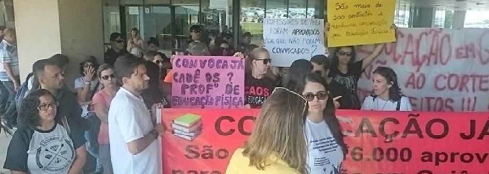 Irís Rezende desrespeita servidores e eles protestam