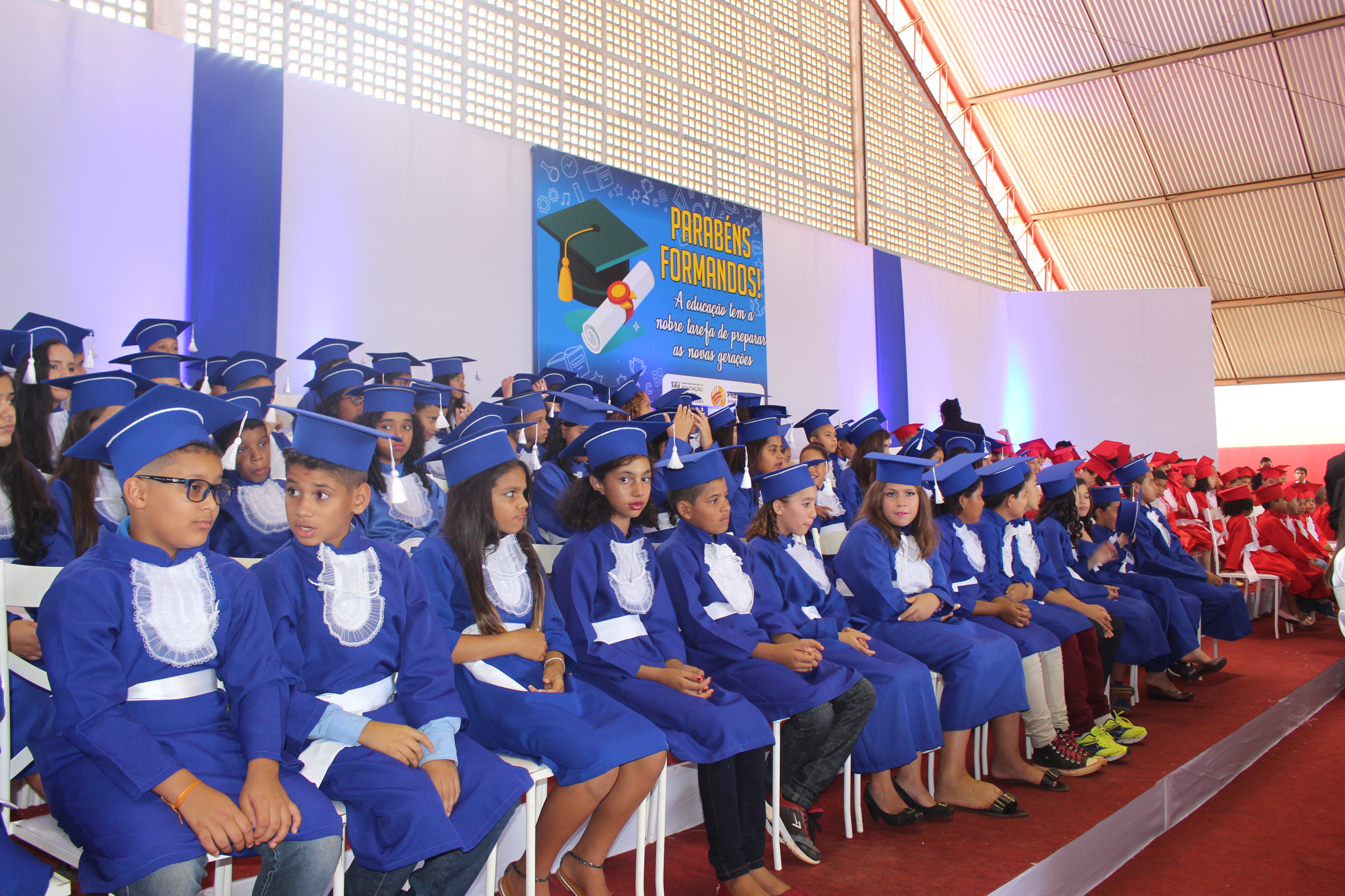 Prefeitura de Águas Lindas encerra ano letivo com formatura coletiva dos alunos das escolas municipais