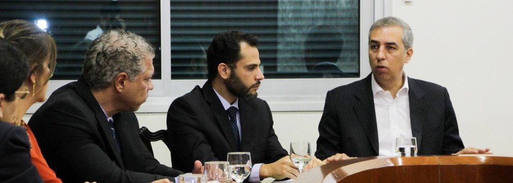 ZÉ ELITON AUTORIZA ESTUDOS PARA AMPLIAR A GERAÇÃO DE ENERGIA SOLAR