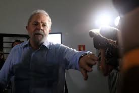 Ministro do STF permite Lula conceder entrevista na prisão