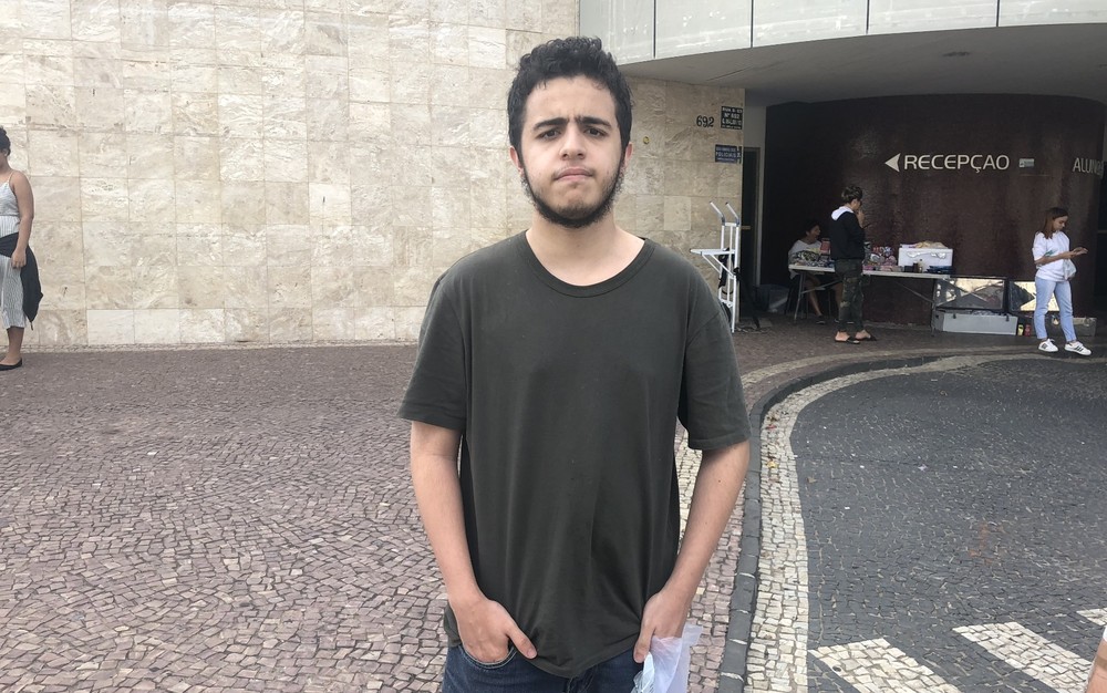 Primeiros estudantes a terminar 2º dia do Enem em Goiânia acham prova 'difícil' e afirmam ter 'chutado muito'