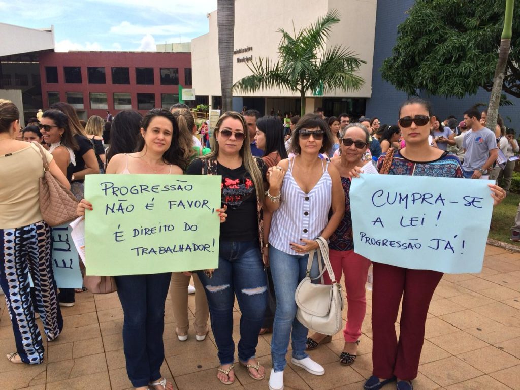 Servidores da rede municipal de saúde de Goiânia protestam sobre plano de carreira