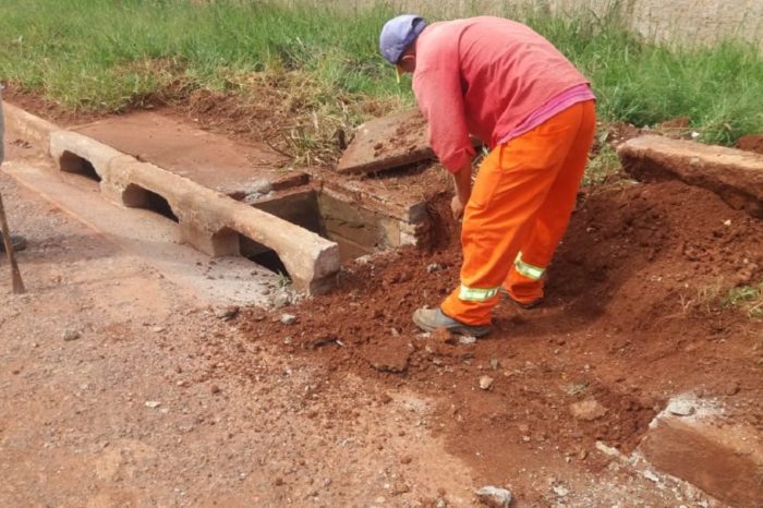 Limpeza urbana e saúde coletiva: bocas de lobo recebem recuperação em bairro de Águas Lindas