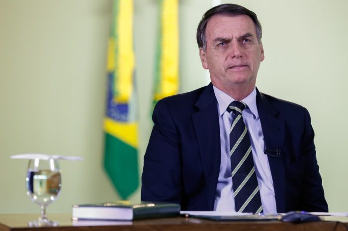 Governo prepara mudança na tributação das empresas, diz Bolsonaro no Twitter
