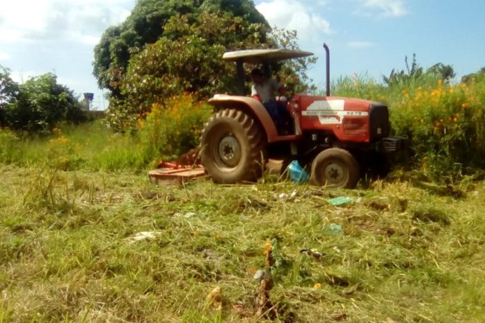 Acompanhe o trabalho das equipes de obras: Bairro Jardim Entornorecebe roçagem mecânica