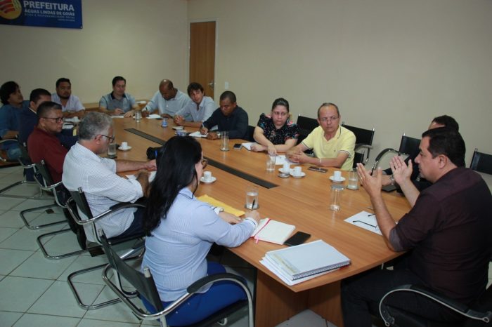 Prefeito se reúne com secretários municipais visando o andamento e aconclusão das obras
