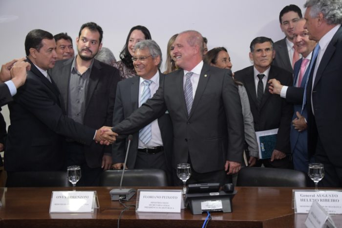 Hildo do Candango e prefeitos do Entorno lutam por recursos para aregião
