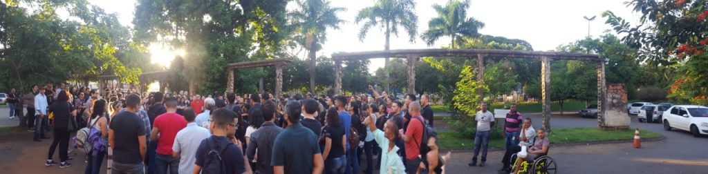 Funcionários do Crer fazem protesto contra corte de benefícios e gratificações