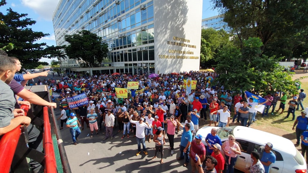 Moradores do Entorno se reuniram na Esplanada dos Ministérios paraprotestar contra o corte no programa Minha Casa, Minha Vida