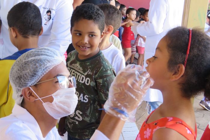 Creche Mundo Encantado recebe Projeto Cineminha sobre higiene bucal