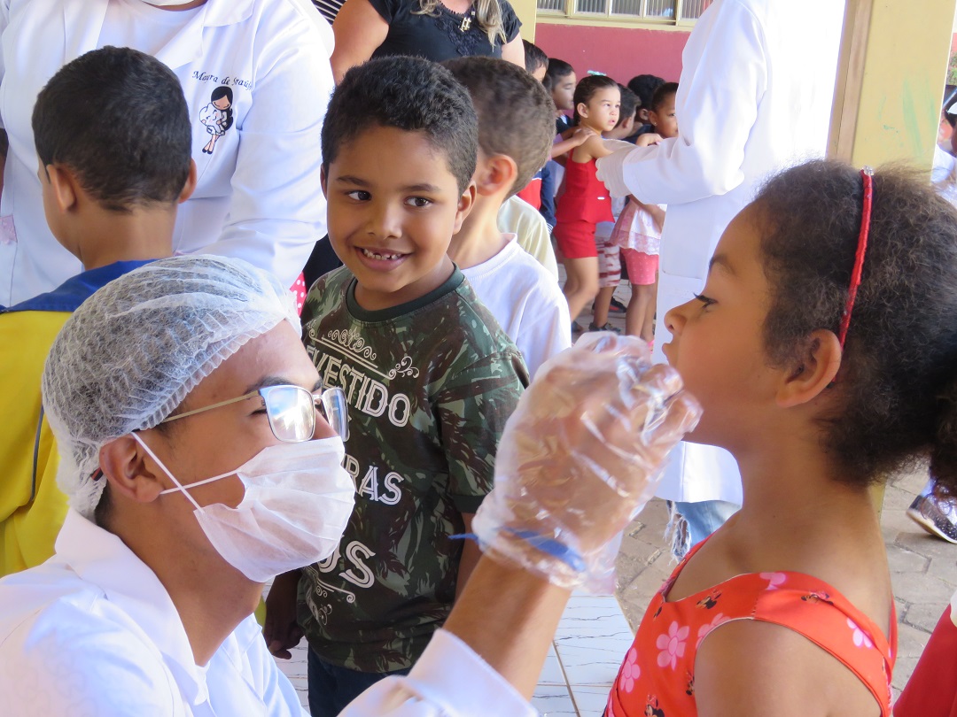 Creche Mundo Encantado recebe Projeto Cineminha sobre higiene bucal