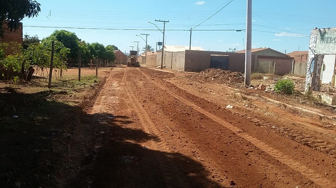 Setor Coimbra recebe terraplanagem