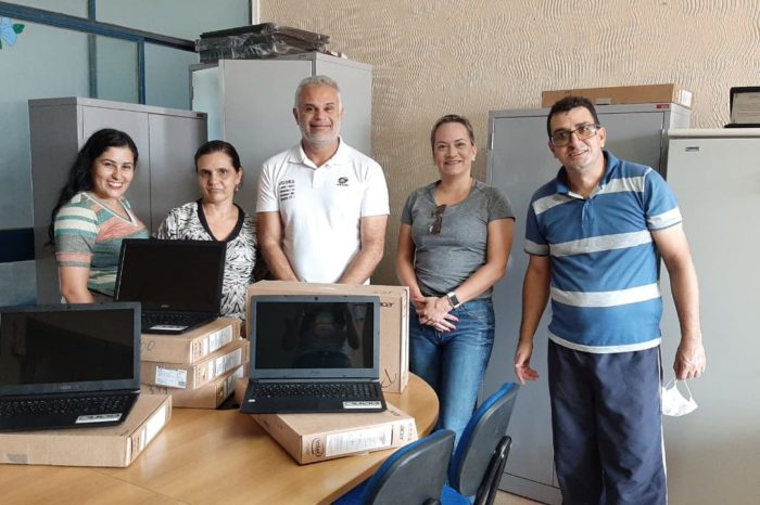 Prefeitura de Águas Lindas entrega notebooks à Secretaria de Educação para facilitar reposição de aulas escolares