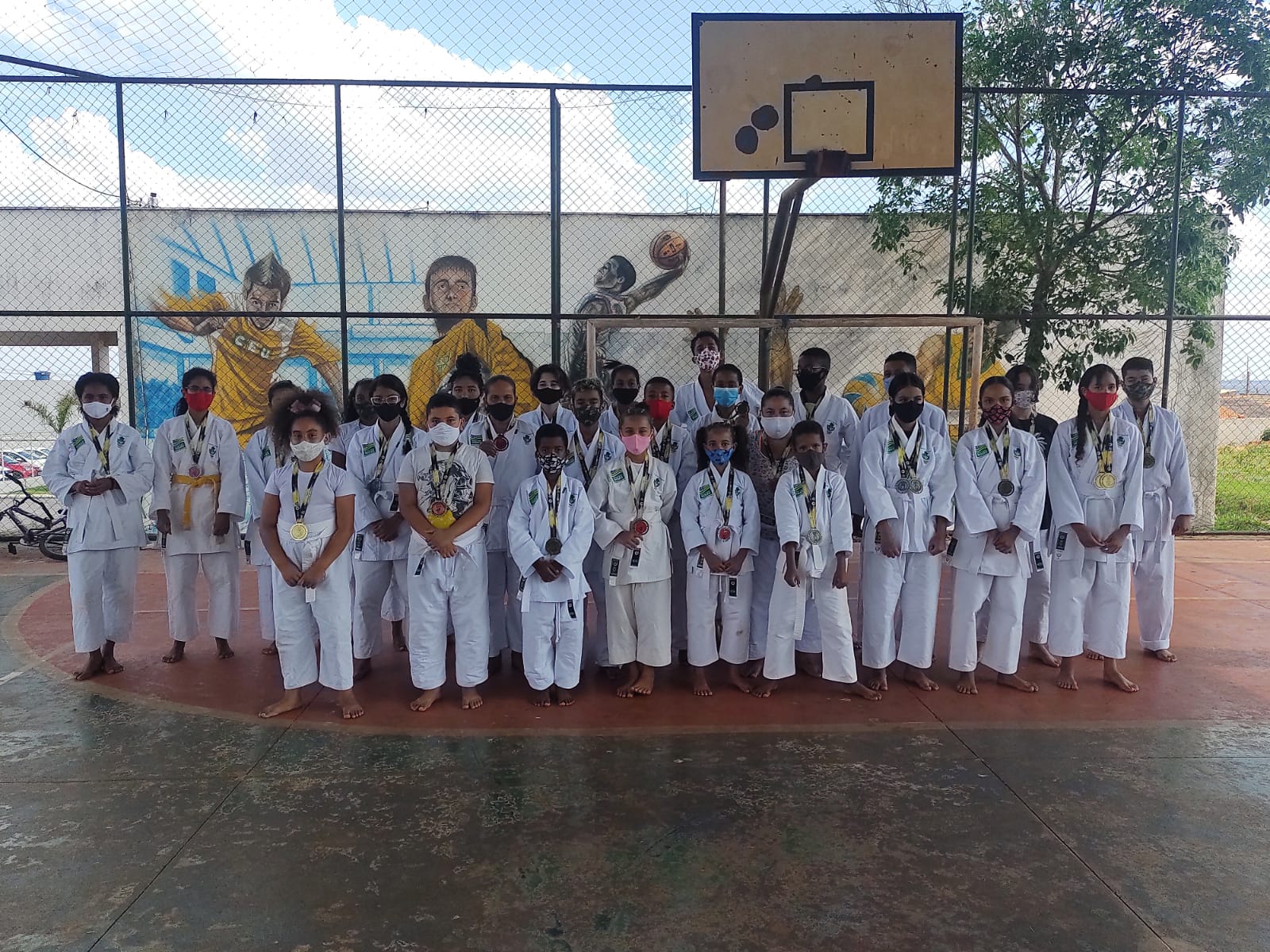 Crianças de Águas Lindas, de projeto social de Caiado, brilham em campeonato de karate em Brasília.