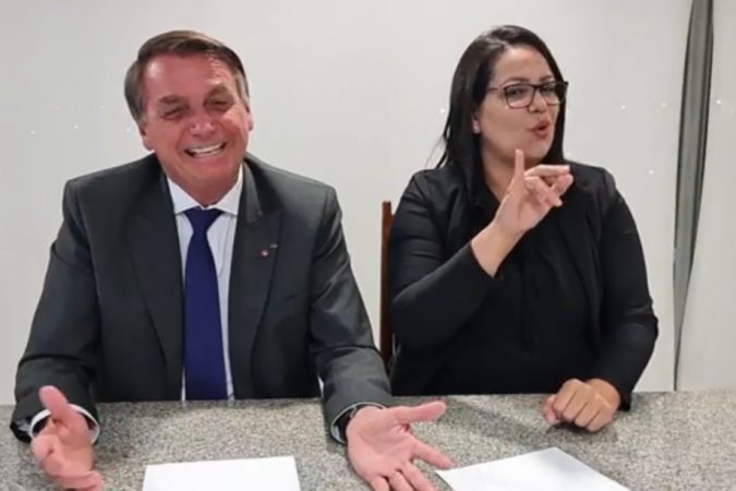 Bolsonaro diz que, após trabalhar com Doria, Maia passou a ter interesse em pautas LGBTs