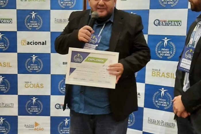 secretário de comunicação Marcos Alexandre é homenageado com prêmio melhores do ano em Brasília.