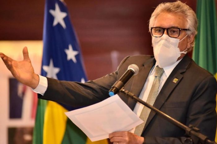 Caiado condena abusos e anuncia congelamento do ICMS dos combustíveis