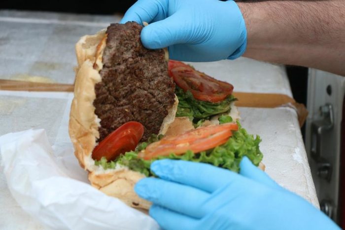 Abatedouro suspeito de vender carne de cavalo teria atendido 60% das hamburguerias de Caxias do Sul, diz MP