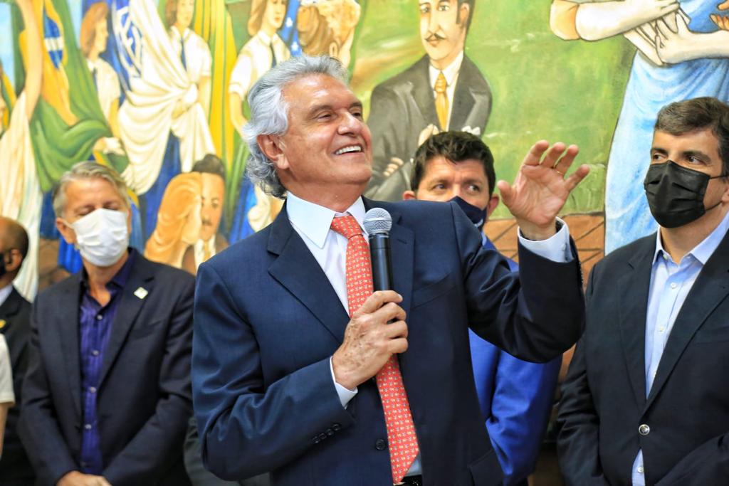 “Educação alcança R$ 3 bilhões em investimentos”, anuncia Caiado ao participar da inauguração de novo hall da Seduc, com galeria que homenageia ex-secretários