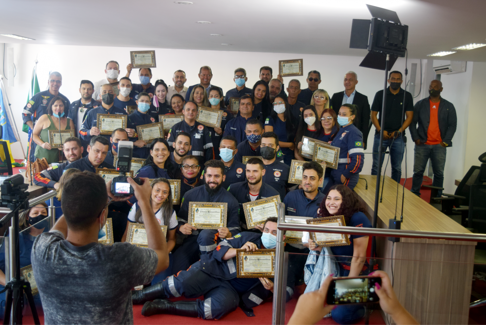 Vereador Bira homenageia servidores do SAMU com título de cidadão honorífico de Águas Lindas