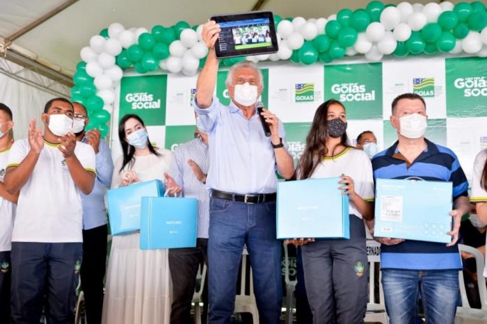 Águas Lindas recebe 8,5 mil cartões do Mães de Goiás e computadores