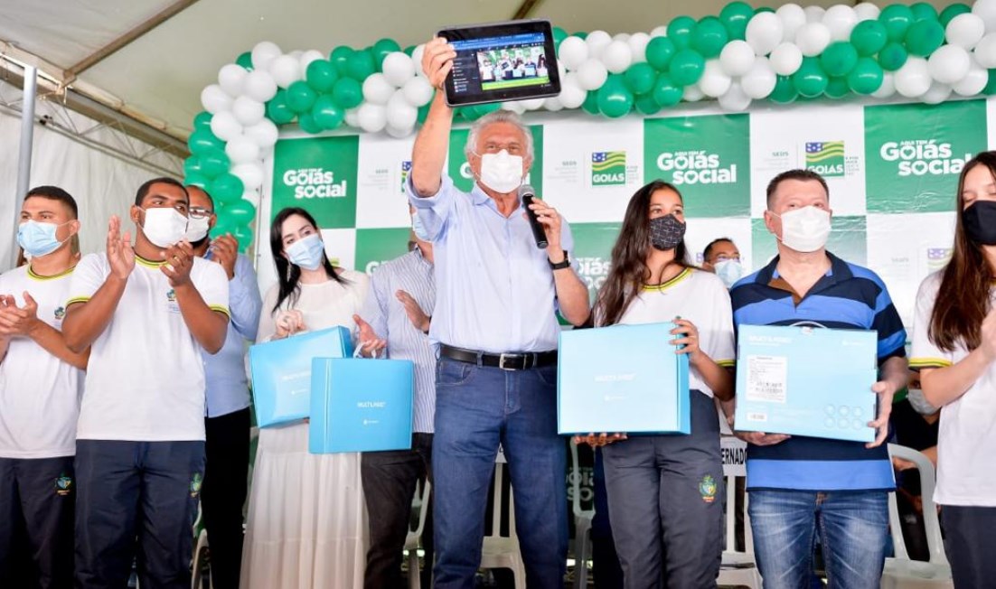 Águas Lindas recebe 8,5 mil cartões do Mães de Goiás e computadores
