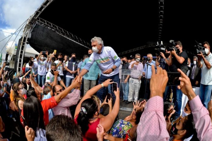 Caiado abre 1º mutirão em homenagem a Iris Rezende