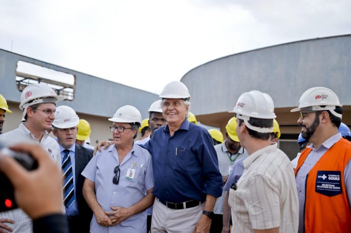 Caiado visita obras do hospital e reafirma compromisso de finalizar a obra