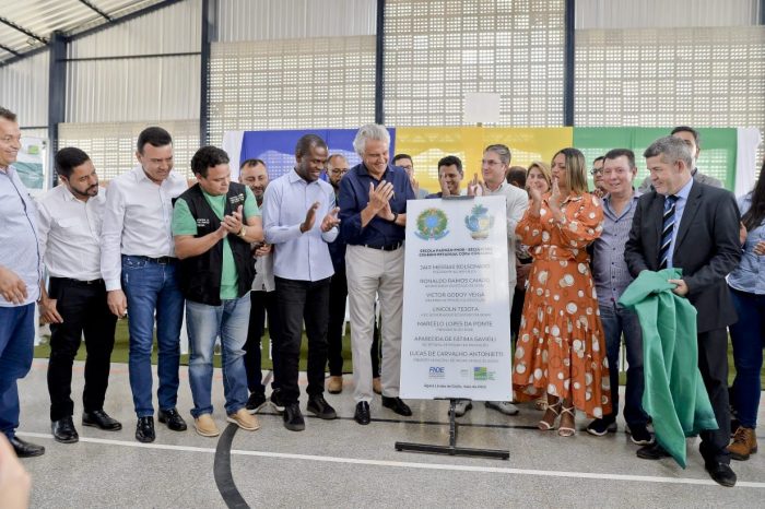 Caiado entrega mais uma escola padrão século XXI em Águas Lindas