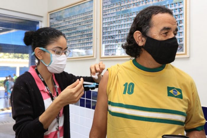 Reiniciada vacinação nas escolas da rede pública