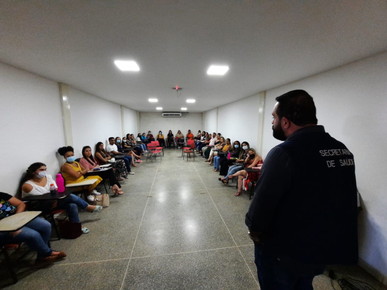 Secretário de Saúde de Águas Lindas, Dr. Rafael Mendonça participa da reunião mensal de educação permanente e continuada da Atenção Básica à Saúde.
