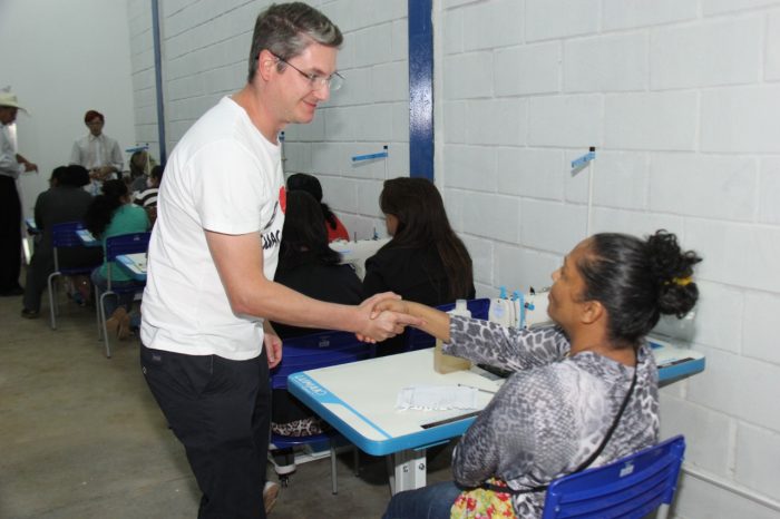 Prefeitura de Águas Lindas entrega máquinas para costura industrial