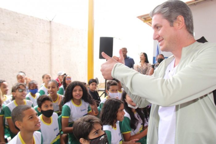 Prefeitura de Águas Lindas entrega a 21º escola totalmente reformada