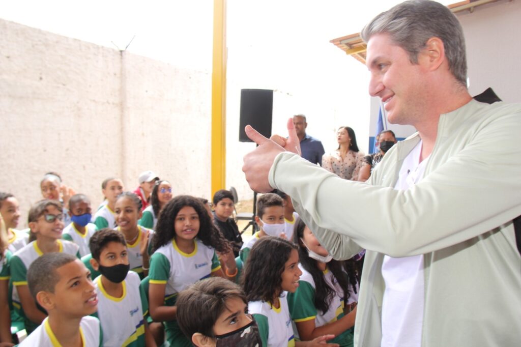 Prefeitura de Águas Lindas entrega a 21º escola totalmente reformada