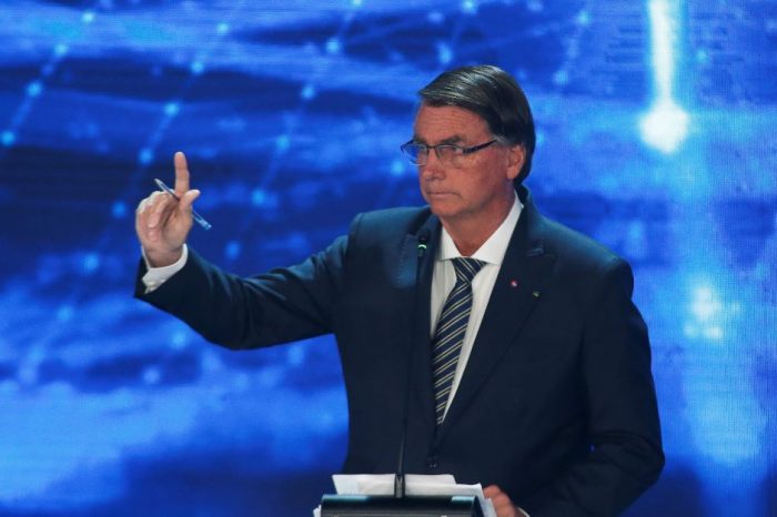 ‘Só a verdade edifica’, afirma Bolsonaro após debate