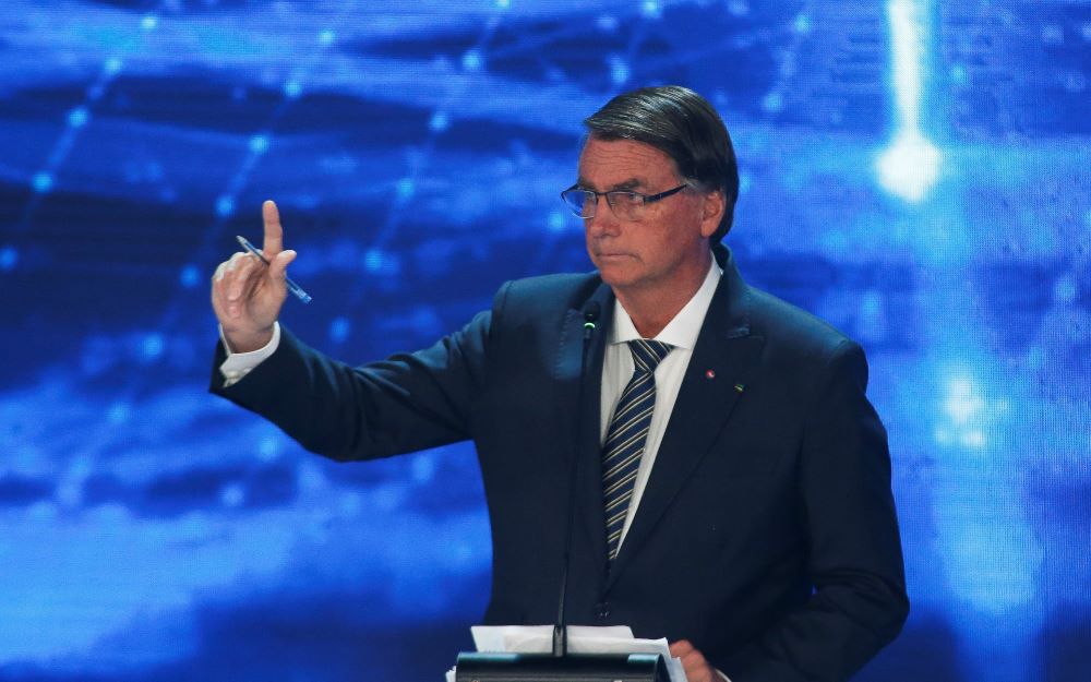 ‘Só a verdade edifica’, afirma Bolsonaro após debate