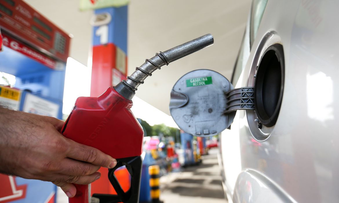 Preço da gasolina cai pela 2ª semana seguida, afirma ANP