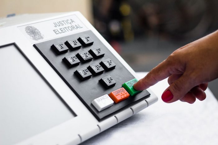Urna eletrônica é segura, atestam USP, Unicamp e UFPE em teste de três meses