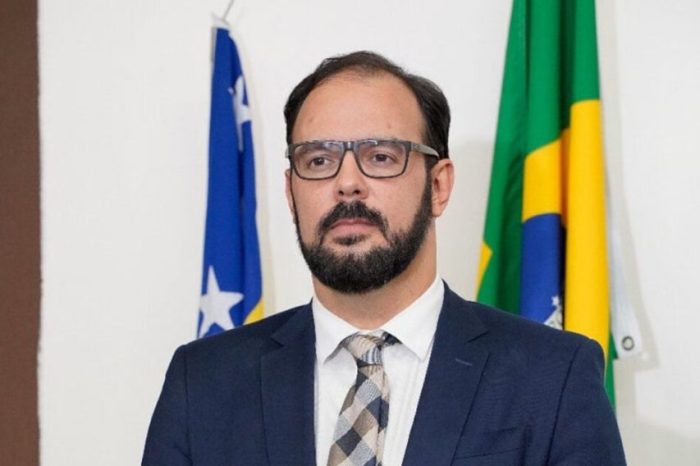 Caiado exonera secretário de Saúde