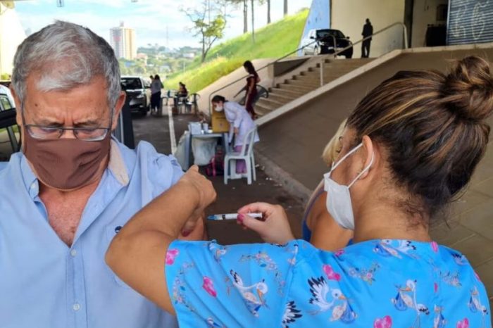 Brasil registra 18.622 novos casos e 49 mortes por covid-19 em 24h