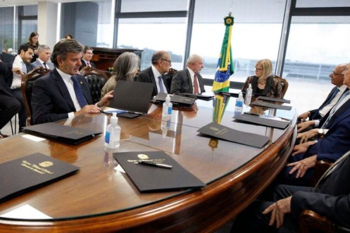 Lula se reúne pela primeira vez com ministros do STF após eleição
