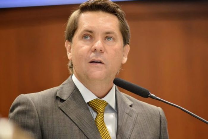 Na disputa pela Presidência da Assembleia, Bruno Peixoto sai na frente ao formar grupo de apoio à sua candidatura