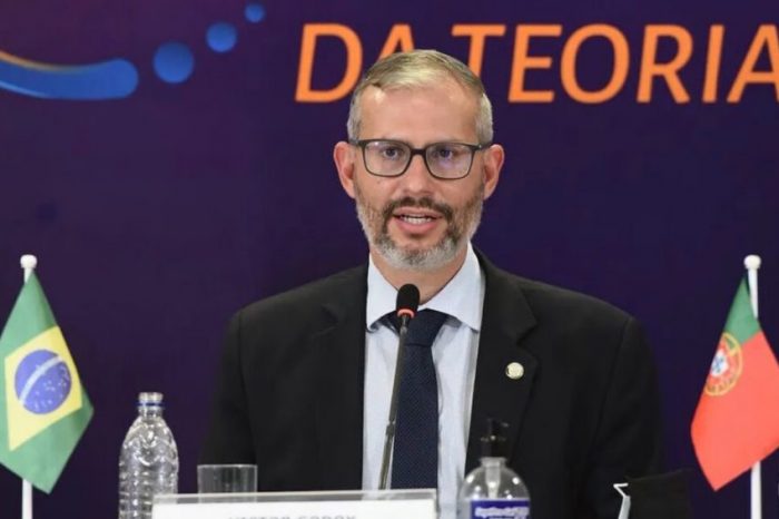 Ministro da Educação desbloqueia verbas para universidades, colégios federais e Capes