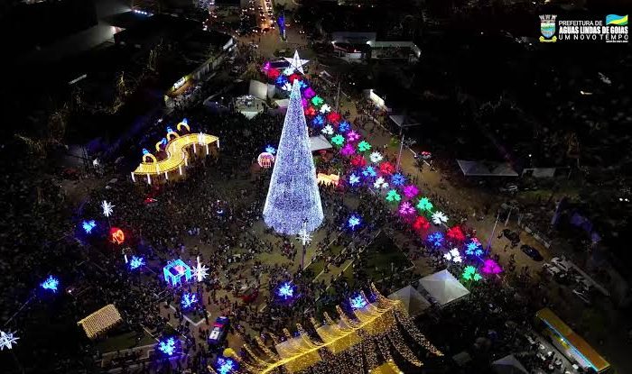 Prefeitura de Águas Lindas inaugura Árvore de Natal de 35 metros, maior do entorno e Brasília