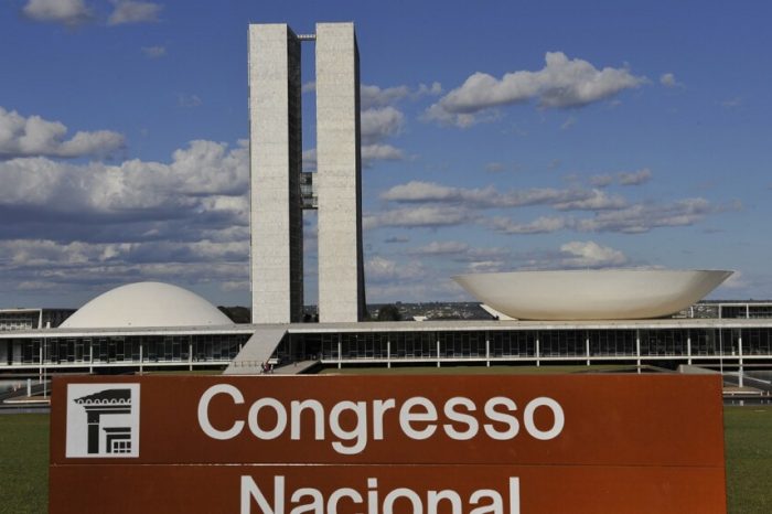 Quatro parlamentares goianos atuam em comissão do Congresso Nacional durante recesso