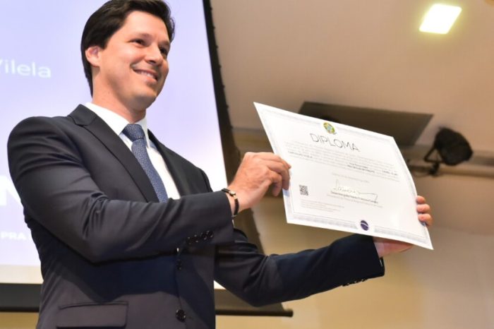 Caiado e Daniel Vilela são diplomados em Goiânia