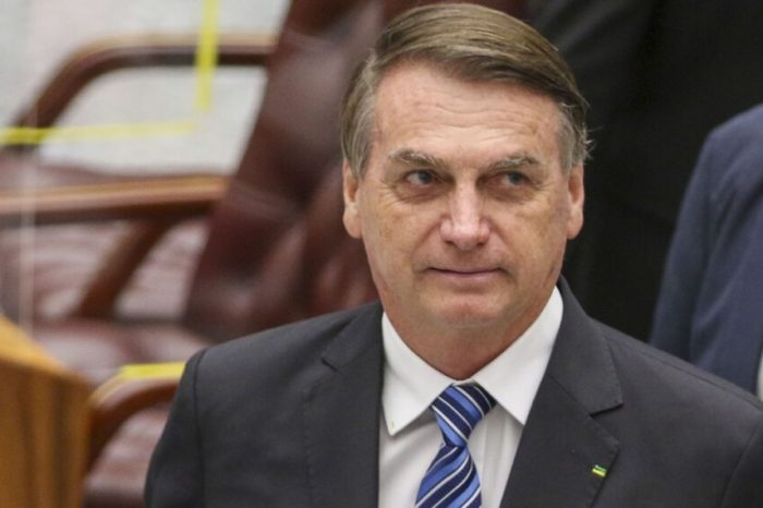 Bolsonaro anuncia volta ao Brasil e diz que 'missão não acabou'