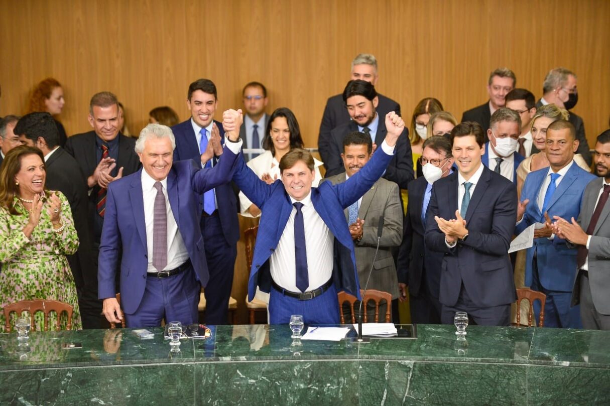 Caiado participa da posse dos 41 deputados estaduais