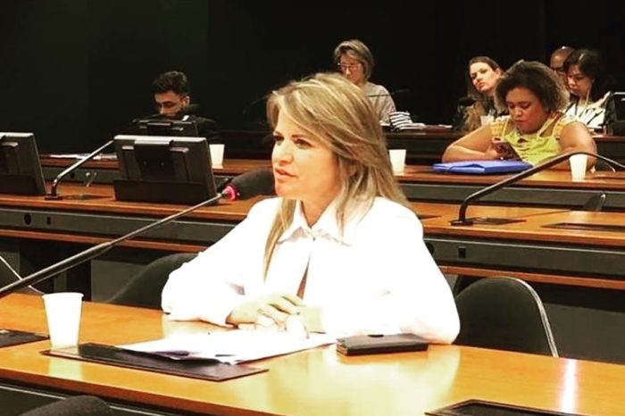 Flávia Morais é reconduzida à liderança da bancada goiana na Câmara dos Deputados