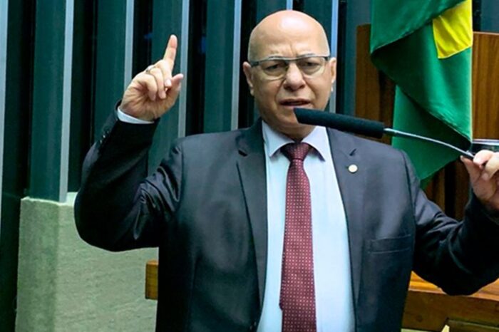 Professor Alcides diz que atos golpistas do 8 de janeiro foram planejados pela esquerda